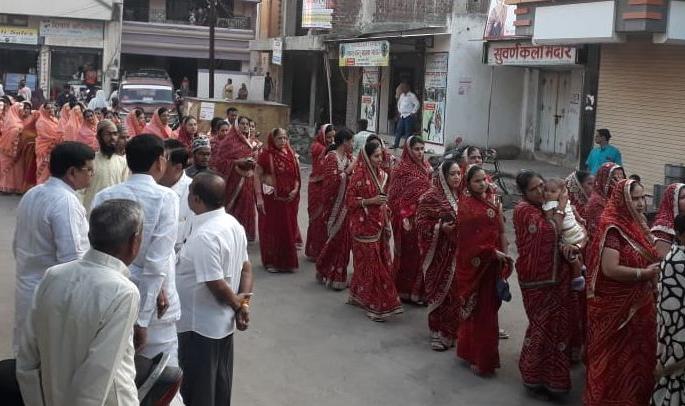Shri Balaji Establishment started with a procession | श्री बालाजी प्रतिष्ठापनेस शोभयात्रेने प्रारंभ Shri Balaji Establishment started with a procession | श्री बालाजी प्रतिष्ठापनेस शोभयात्रेने प्रारंभ