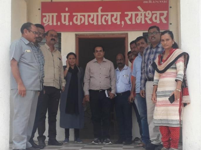Inspect the villages of Deola taluka by the central squad | देवळा तालुक्यातील गावांची केंद्रीय पथकाकडून पाहणी Inspect the villages of Deola taluka by the central squad | देवळा तालुक्यातील गावांची केंद्रीय पथकाकडून पाहणी
