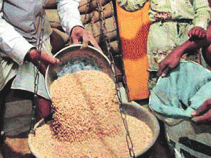 Wandering to find the bread moon as the free grain stops of a quarter of two beneficiaries | सव्वादोन लाख लाभार्थीचे मोफत धान्य थांबल्याने भाकरीचा चंद्र शोधण्यासाठी भटकंती  Wandering to find the bread moon as the free grain stops of a quarter of two beneficiaries | सव्वादोन लाख लाभार्थीचे मोफत धान्य थांबल्याने भाकरीचा चंद्र शोधण्यासाठी भटकंती