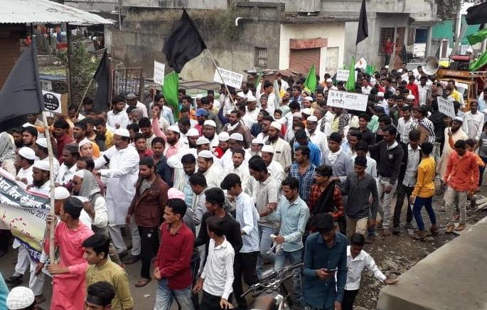 Opposition to citizenship bill in Muktinagar | नागरिकत्व विधेयकाविरोधात मुक्ताईनगर येथे मोर्चा Opposition to citizenship bill in Muktinagar | नागरिकत्व विधेयकाविरोधात मुक्ताईनगर येथे मोर्चा