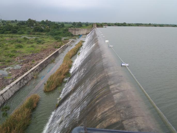 Khadakdevala Hivara project over flow in Pachora taluka | पाचोरा तालुक्यातील खडकदेवळा हिवरा प्रकल्प ओव्हर फ्लो Khadakdevala Hivara project over flow in Pachora taluka | पाचोरा तालुक्यातील खडकदेवळा हिवरा प्रकल्प ओव्हर फ्लो