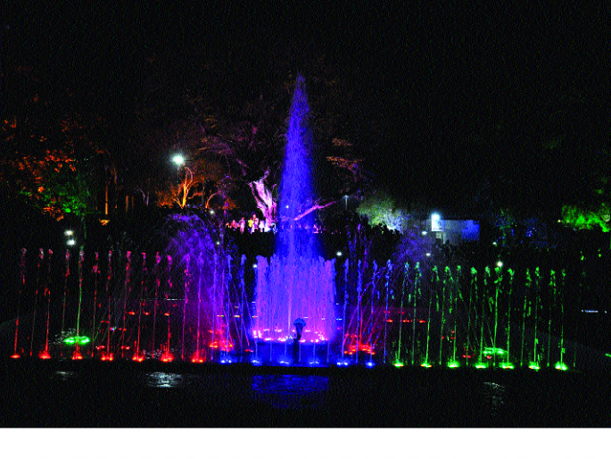 Filling the up-gradation of gardens, fill in the glory of Satara | अद्ययावत उद्याने टाकतायत साताऱ्याच्या वैभवात भर Filling the up-gradation of gardens, fill in the glory of Satara | अद्ययावत उद्याने टाकतायत साताऱ्याच्या वैभवात भर