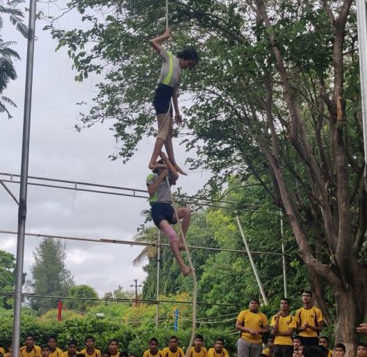 Sharad Pawar School of Mallakham demonstrations | शरद पवार स्कूलमध्ये मल्लखांबची प्रात्यक्षिके Sharad Pawar School of Mallakham demonstrations | शरद पवार स्कूलमध्ये मल्लखांबची प्रात्यक्षिके