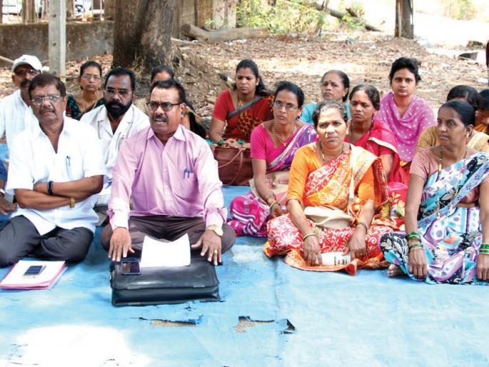 Fasting for female attendant employees, various demands | स्त्री परिचर कर्मचाऱ्यांचे उपोषण, विविध मागण्या