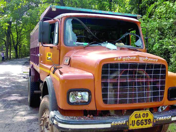 The death of the woman after going to the wheel of Dumpar, Dodamarg taluka Sunn | डंपरचे चाक पायावरून गेल्याने महिलेचा मृत्यू, दोडामार्ग तालुका सुन्न