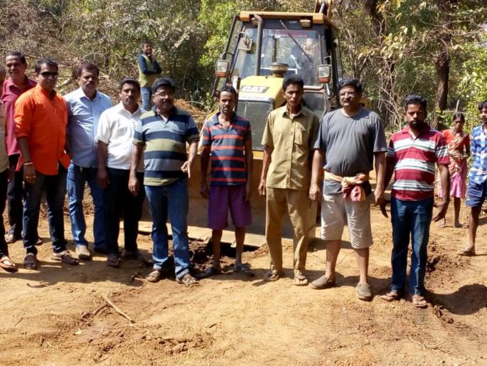 Sindhudurg: During the night road works of stalking work, type of village of Wazer, farmer aggressive | सिंधुदुर्ग : रात्रीच्यावेळी रस्त्याचे चोरीछुपे काम, वझरे गावातील प्रकार, शेतकरी आक्रमक Sindhudurg: During the night road works of stalking work, type of village of Wazer, farmer aggressive | सिंधुदुर्ग : रात्रीच्यावेळी रस्त्याचे चोरीछुपे काम, वझरे गावातील प्रकार, शेतकरी आक्रमक