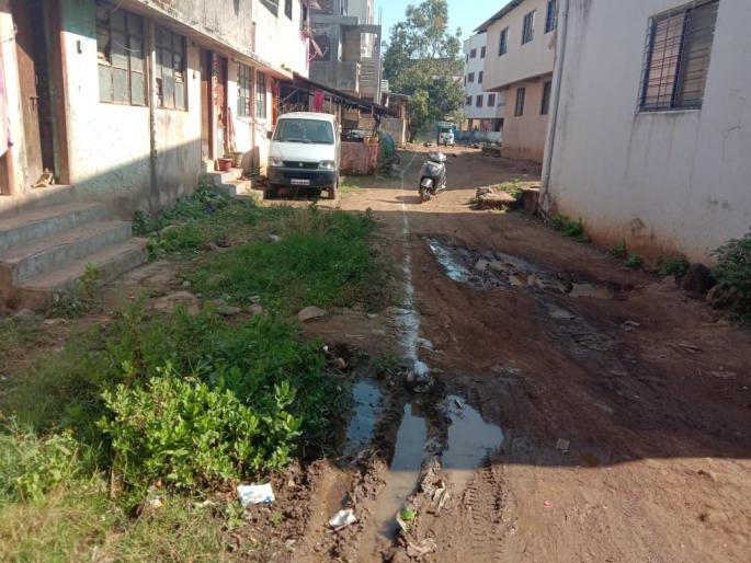 Citizens object to Trimbakala roads, gutting works | त्र्यंबकला रस्ते, गटारीच्या कामांना नागरिकांची हरकत Citizens object to Trimbakala roads, gutting works | त्र्यंबकला रस्ते, गटारीच्या कामांना नागरिकांची हरकत