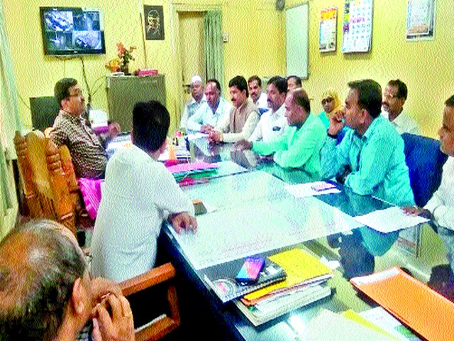Get rid of 'those' teachers from paper checking | ‘त्या’ शिक्षकांची पेपर तपासणीतून मुक्तता करा Get rid of 'those' teachers from paper checking | ‘त्या’ शिक्षकांची पेपर तपासणीतून मुक्तता करा