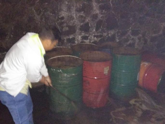 State Excise Charges take action in Ambernath: Seized 4 lakhs of rupees along with barbecue | राज्य उत्पादन शुल्कची अंबरनाथमध्ये कारवाई : गावठी दारुसह ४ लाखांचा ऐवज जप्त State Excise Charges take action in Ambernath: Seized 4 lakhs of rupees along with barbecue | राज्य उत्पादन शुल्कची अंबरनाथमध्ये कारवाई : गावठी दारुसह ४ लाखांचा ऐवज जप्त