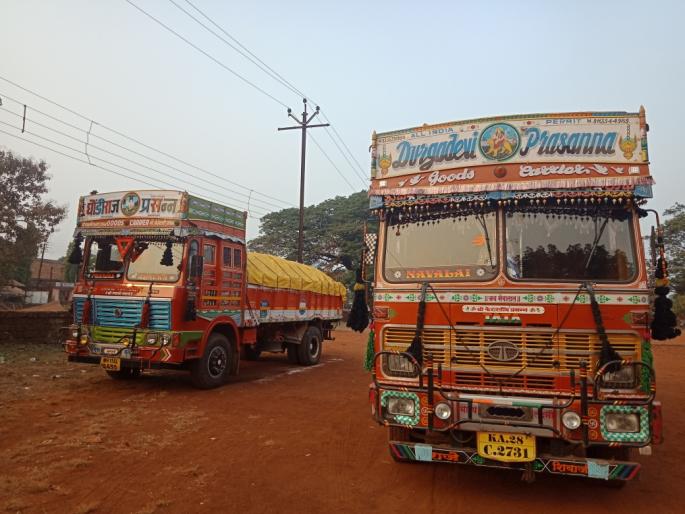 Three trucks transporting sandals seized | वाळूची चोरटी वाहतूक करणारे तीन ट्रक जप्त