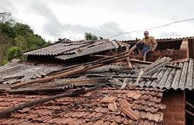 Nifad's power supply was cut off due to strong winds | वादळी वाऱ्यामुळे निफाडचा वीजपुरवठा खंडित Nifad's power supply was cut off due to strong winds | वादळी वाऱ्यामुळे निफाडचा वीजपुरवठा खंडित