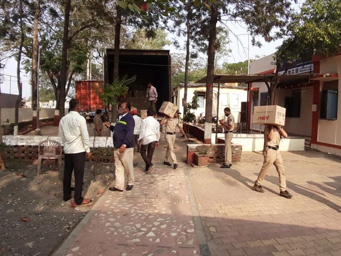 2 crore tobacco seized on Wani-Saputara road | वणी-सापुतारा रस्त्यावर २ कोटीची तंबाखु जप्त 2 crore tobacco seized on Wani-Saputara road | वणी-सापुतारा रस्त्यावर २ कोटीची तंबाखु जप्त