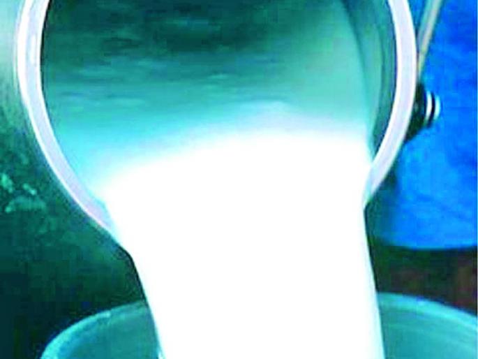 Due to small commissions, dairy cooperatives are inundated | अल्प कमिशनमुळे दुग्ध सहकारी संस्था डबघाईस Due to small commissions, dairy cooperatives are inundated | अल्प कमिशनमुळे दुग्ध सहकारी संस्था डबघाईस