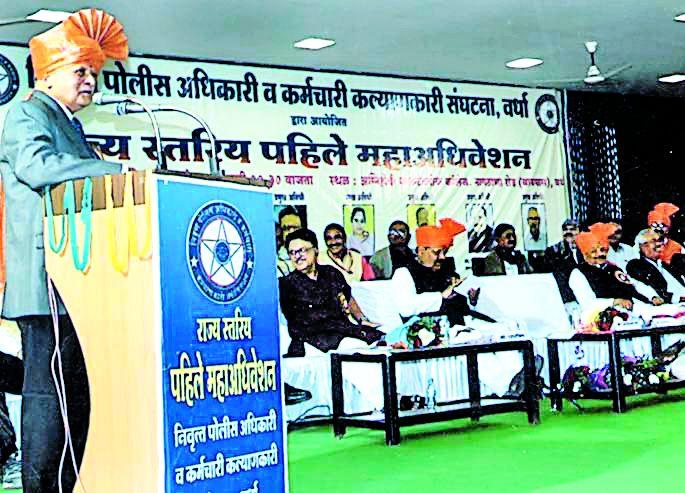 Retiring police needs to be resolved | सेवानिवृत्त पोलिसांच्या समस्या निकाली निघणे गरजेचे Retiring police needs to be resolved | सेवानिवृत्त पोलिसांच्या समस्या निकाली निघणे गरजेचे