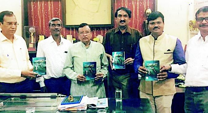 Gandhi is a multi-faceted, all-encompassing personality | गांधी बहुआयामी, सर्वस्पर्शी व्यक्तिमत्त्व Gandhi is a multi-faceted, all-encompassing personality | गांधी बहुआयामी, सर्वस्पर्शी व्यक्तिमत्त्व