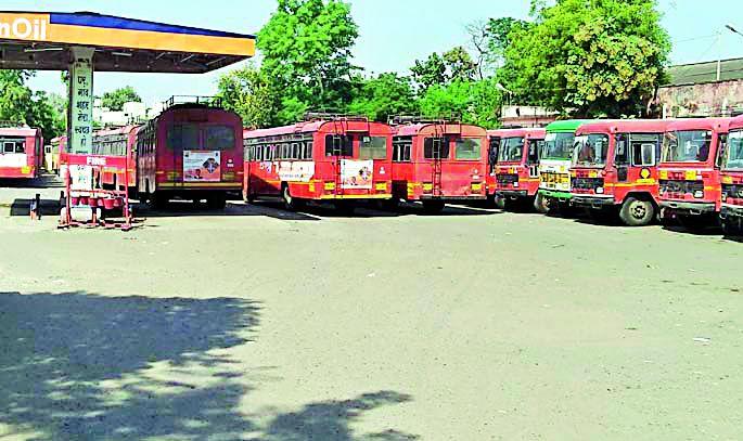 The untimely end of ST workers | एसटी कामगारांचा बेमुदत संप The untimely end of ST workers | एसटी कामगारांचा बेमुदत संप