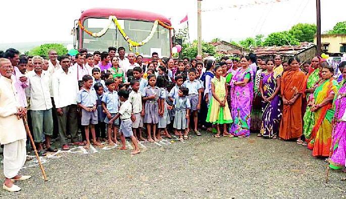 After 12 years, the bus reached Natala village | १२ वर्षानंतर नटाळा गावात पोहोचली बस