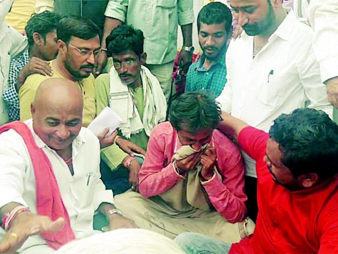End of indefinite hunger strike | आश्वासनाअंती बेमुदत उपोषणाची सांगता End of indefinite hunger strike | आश्वासनाअंती बेमुदत उपोषणाची सांगता