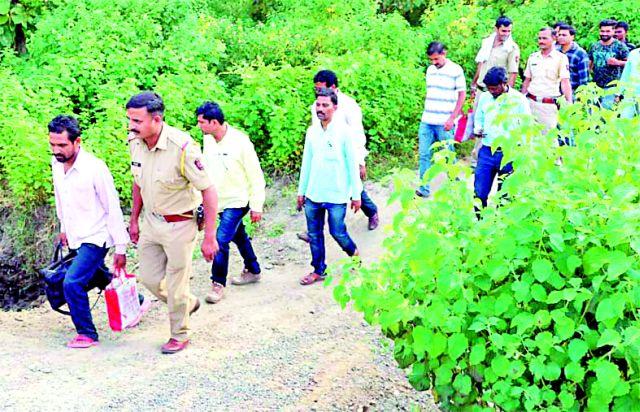 Bhondu Shankar baba's bomb blast | भोंदू शंकर बाबाचा केला भंडाफोड Bhondu Shankar baba's bomb blast | भोंदू शंकर बाबाचा केला भंडाफोड
