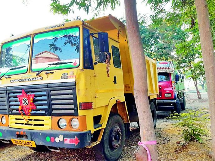Adventure; Two trucks, one tractor seized | धाडसत्र; दोन ट्रक,एक ट्रॅक्टर जप्त Adventure; Two trucks, one tractor seized | धाडसत्र; दोन ट्रक,एक ट्रॅक्टर जप्त