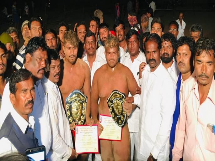 Sandeep of Manna wrestling, Harsul Patel joint winner | मानाच्या कुस्तीत जालन्याचा संदीप, हर्सूलचा पटेल संयुक्त विजेते Sandeep of Manna wrestling, Harsul Patel joint winner | मानाच्या कुस्तीत जालन्याचा संदीप, हर्सूलचा पटेल संयुक्त विजेते