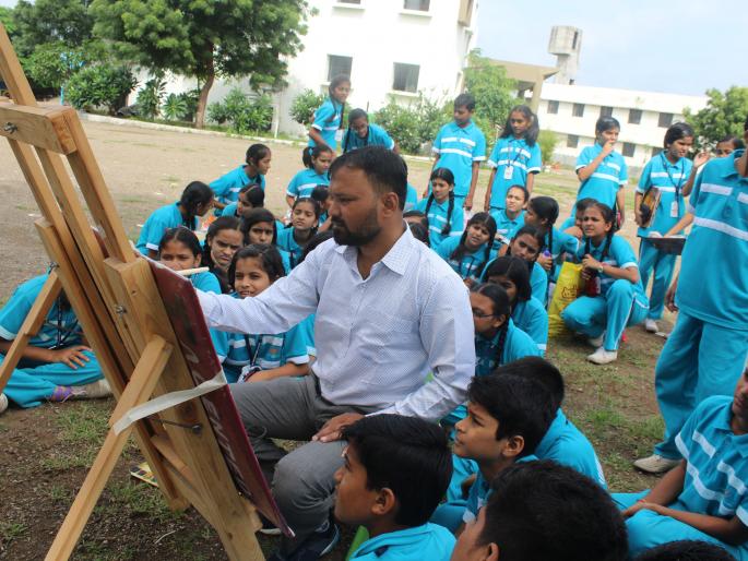 Nature Workshop at Vidya International | विद्या इंटरनॅशनलमध्ये निसर्गचित्र कार्यशाळा Nature Workshop at Vidya International | विद्या इंटरनॅशनलमध्ये निसर्गचित्र कार्यशाळा