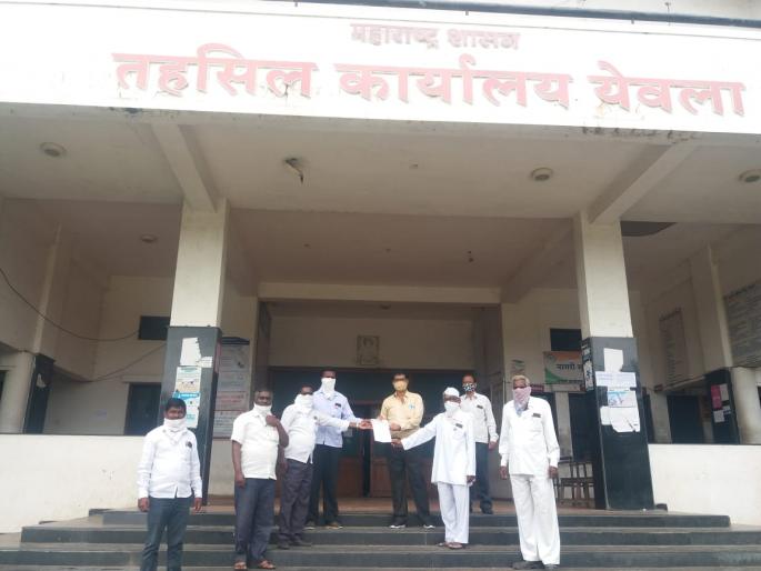 Yeola: Statement of farmers association to tehsildar | येवला : शेतकरी संघटनेचे तहसिलदारांना निवेदन