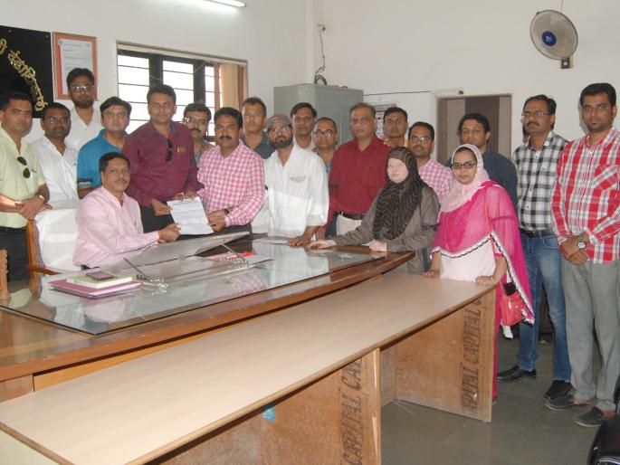 Invasion of resident doctors in Kolkata | कोलकाता येथील निवासी डॉक्टरांवर हल्ल्याचा निषेध Invasion of resident doctors in Kolkata | कोलकाता येथील निवासी डॉक्टरांवर हल्ल्याचा निषेध