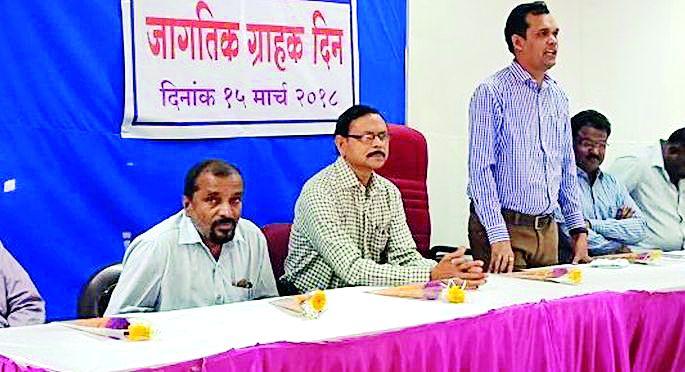 Customers need time to wake up | ग्राहकांनी जागृत होणे काळाची गरज Customers need time to wake up | ग्राहकांनी जागृत होणे काळाची गरज