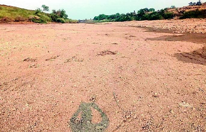 Panganga Terra villages are in trouble | पैनगंगा तीरावरील गावे संकटात