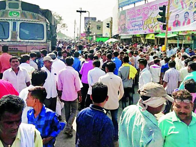 The father-in-law, the dead and the dead | सिग्नलवर सासरे ठार, सून गंभीर The father-in-law, the dead and the dead | सिग्नलवर सासरे ठार, सून गंभीर