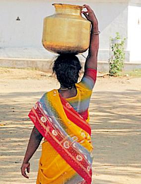 Ten villages come in a dry zone | दहा गावे आली ड्राय झोनमध्ये Ten villages come in a dry zone | दहा गावे आली ड्राय झोनमध्ये