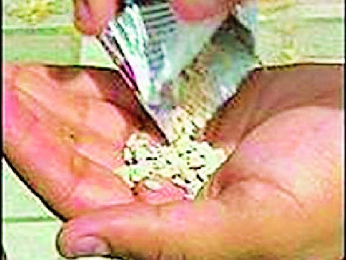 Supply of banned tobaco from Akola | प्रतिबंधित गुटख्याचा अकोल्यातून पुरवठा Supply of banned tobaco from Akola | प्रतिबंधित गुटख्याचा अकोल्यातून पुरवठा