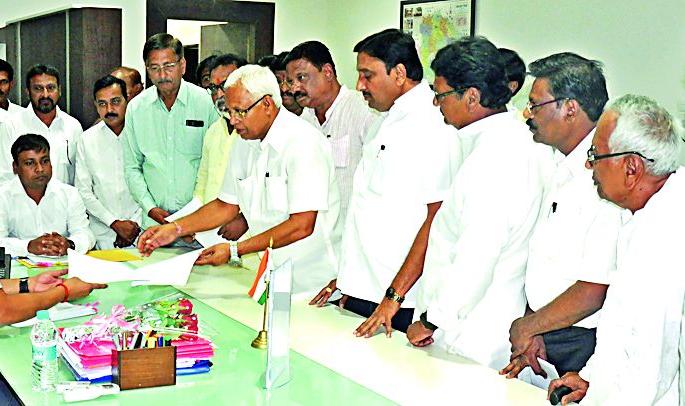 Request for the administration of Kunbi community | कुणबी समाजाचे प्रशासनाला निवेदन