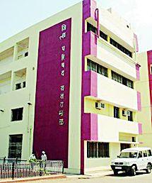 Extra money in the employee's account | कर्मचाऱ्याच्या खात्यात जादा पैसे Extra money in the employee's account | कर्मचाऱ्याच्या खात्यात जादा पैसे