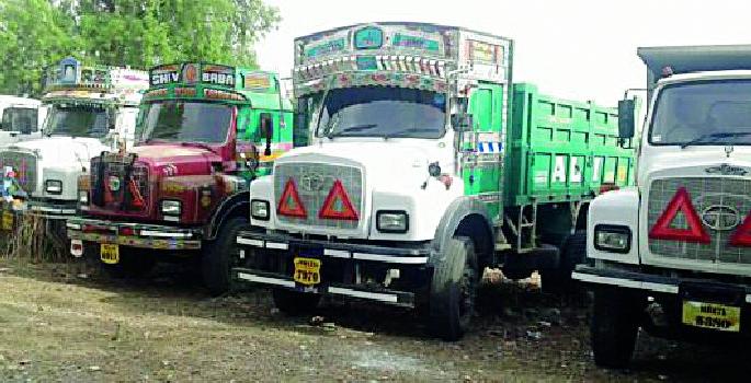 Pusadna SDO at midnight theater on Babhulgaoni Ghat in Babhulgaon | पुसद एसडीओंची बाभूळगाव रेती घाटावर मध्यरात्री धाड Pusadna SDO at midnight theater on Babhulgaoni Ghat in Babhulgaon | पुसद एसडीओंची बाभूळगाव रेती घाटावर मध्यरात्री धाड