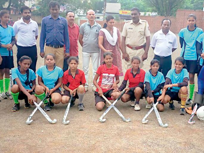 Girls' union at the state level without playing a single match | एकही सामना न खेळता मुलींचा संघ राज्यस्तरावर Girls' union at the state level without playing a single match | एकही सामना न खेळता मुलींचा संघ राज्यस्तरावर