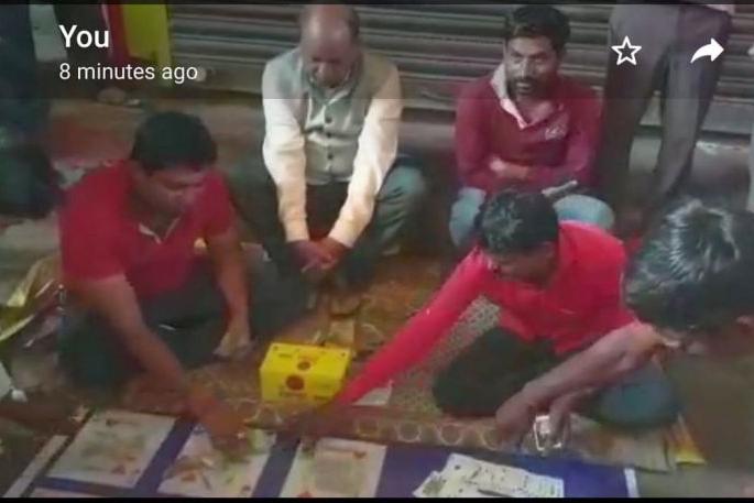 Farmer Swavalamban Mission's President on Sting in Yavatmal | यवतमाळात शेतकरी स्वावलंबन मिशनच्या अध्यक्षांनी केले मटक्याचे स्टिंग Farmer Swavalamban Mission's President on Sting in Yavatmal | यवतमाळात शेतकरी स्वावलंबन मिशनच्या अध्यक्षांनी केले मटक्याचे स्टिंग