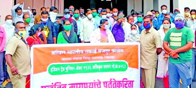 Municipal employees strike | नगरपरिषद कर्मचाऱ्यांचा संप