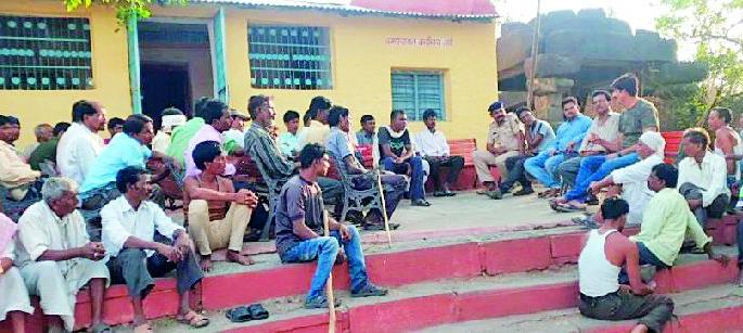 Tiger-human conflict, control of the villagers door | वाघ-मानव संघर्ष नको, वनयंत्रणा गावकऱ्यांच्या दारात Tiger-human conflict, control of the villagers door | वाघ-मानव संघर्ष नको, वनयंत्रणा गावकऱ्यांच्या दारात