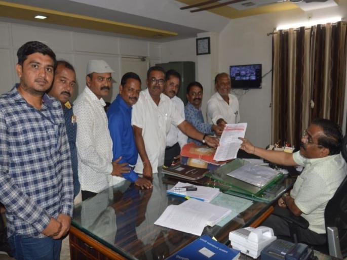Orders regarding employees to remain at headquarters should be canceled | कर्मचाऱ्यांना मुख्यालयी राहण्यासंदर्भातील आदेश रद्द करण्यात यावा Orders regarding employees to remain at headquarters should be canceled | कर्मचाऱ्यांना मुख्यालयी राहण्यासंदर्भातील आदेश रद्द करण्यात यावा