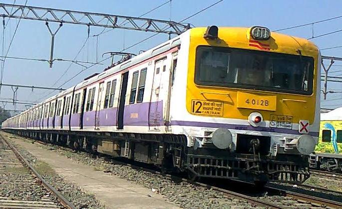 Start Lonavla-Pune local: MP Shrirang Barne's demand to Railway Minister Piyush Goyal | लोणावळा- पुणे लोकल सुरू करा : खासदार श्रीरंग बारणेंची रेल्वेमंत्री पियूष गोयल यांच्याकडे मागणी Start Lonavla-Pune local: MP Shrirang Barne's demand to Railway Minister Piyush Goyal | लोणावळा- पुणे लोकल सुरू करा : खासदार श्रीरंग बारणेंची रेल्वेमंत्री पियूष गोयल यांच्याकडे मागणी