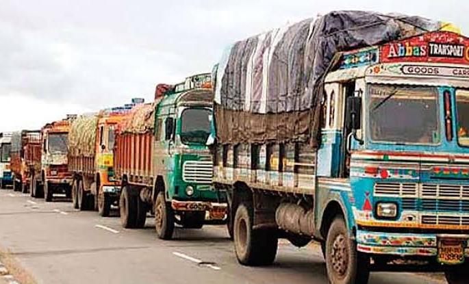 Important decision of the state government: Good carriers in the other state will now only have a temperature checking | राज्य सरकारचा महत्वपूर्ण निर्णय: परराज्यातील माल वाहतुकदारांची आता फक्त तापमान तपासणी होणार