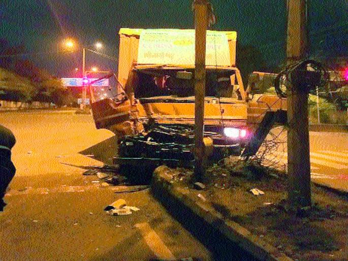 Accident at Tarwalanagar Chowk | तारवालानगर चौकात अपघात  Accident at Tarwalanagar Chowk | तारवालानगर चौकात अपघात