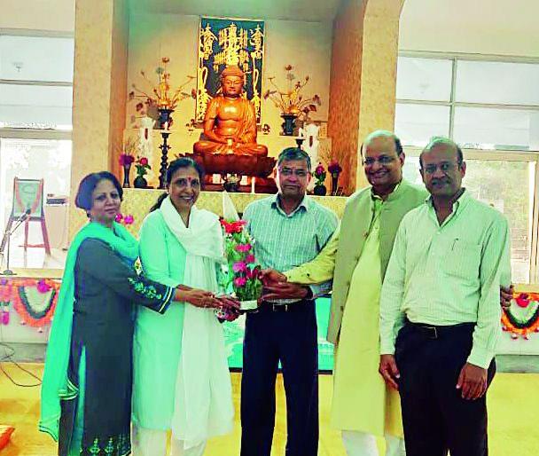 Justices visits to the Dragon Palace Temple in Nagpur | न्यायमूर्तींची ड्रॅगन पॅलेस टेम्पलला सदिच्छा भेट