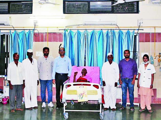 Just Different! When lost brother found after 27 years! | जरा हटके! घर सोडून गेलेला भाऊ जेव्हा २७ वर्षांनी भेटतो!