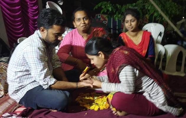Awesome wedding; Tying the knots in the fasting pendal | अजब लग्नाची गजब कथा; उपोषण मंडपात होणार दोनाचे चार हात