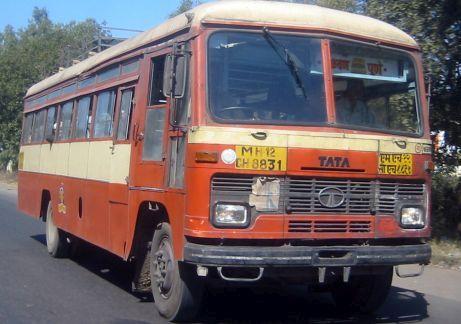 Passengers 'lift' in all buses | खोळंबलेल्या प्रवाशांना सर्वच बसेसमध्ये ‘लिफ्ट’ Passengers 'lift' in all buses | खोळंबलेल्या प्रवाशांना सर्वच बसेसमध्ये ‘लिफ्ट’