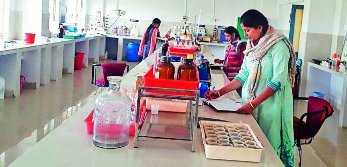 Decreased soil health Low organic carbon content | जमिनीचे आरोग्य बिघडले सेंद्रिय कर्बाचे प्रमाणात कमी Decreased soil health Low organic carbon content | जमिनीचे आरोग्य बिघडले सेंद्रिय कर्बाचे प्रमाणात कमी