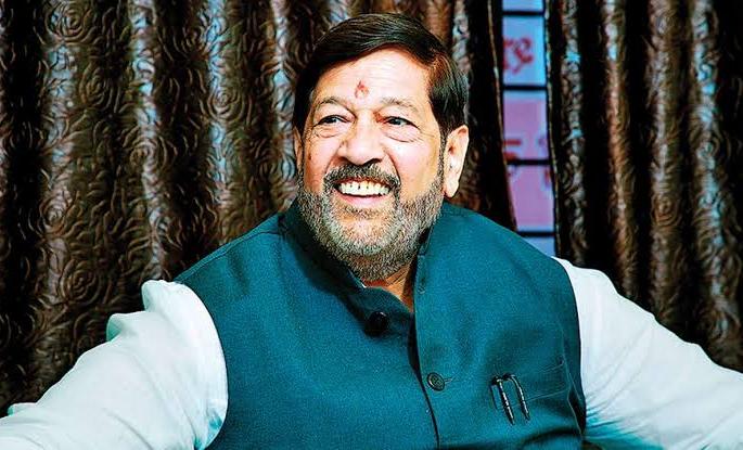 Girish Bapat fails to fulfill his responsibilities as MP in Corona crisis; Allegation by Congress leader | कोरोना संकटात गिरीश बापट खासदार म्हणून जबादारी पार पाडण्यात अपयशी; काँग्रेस नेत्याचा घणाघाती आरोप